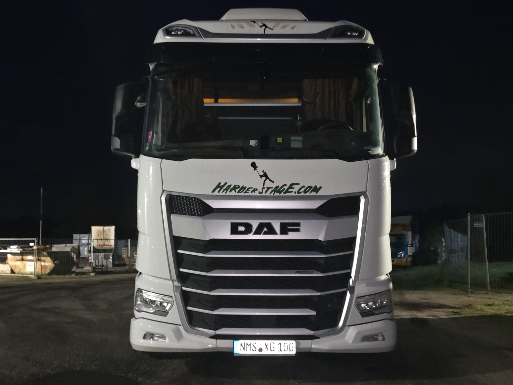 Harder Stage Team und Truck